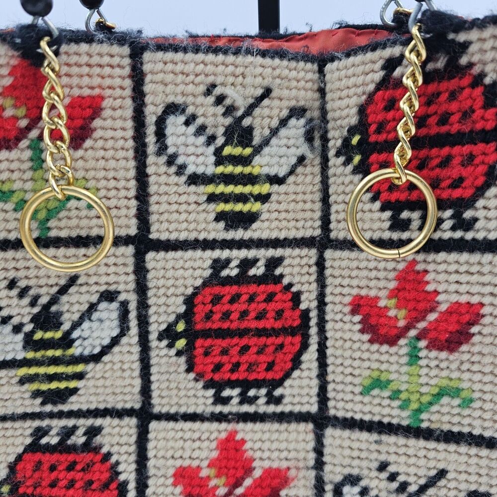 Needlepoint Vintage Bag With Flowers, Bees And Lady Bugs 1970s Plastic Canvas - Picture 5 of 16